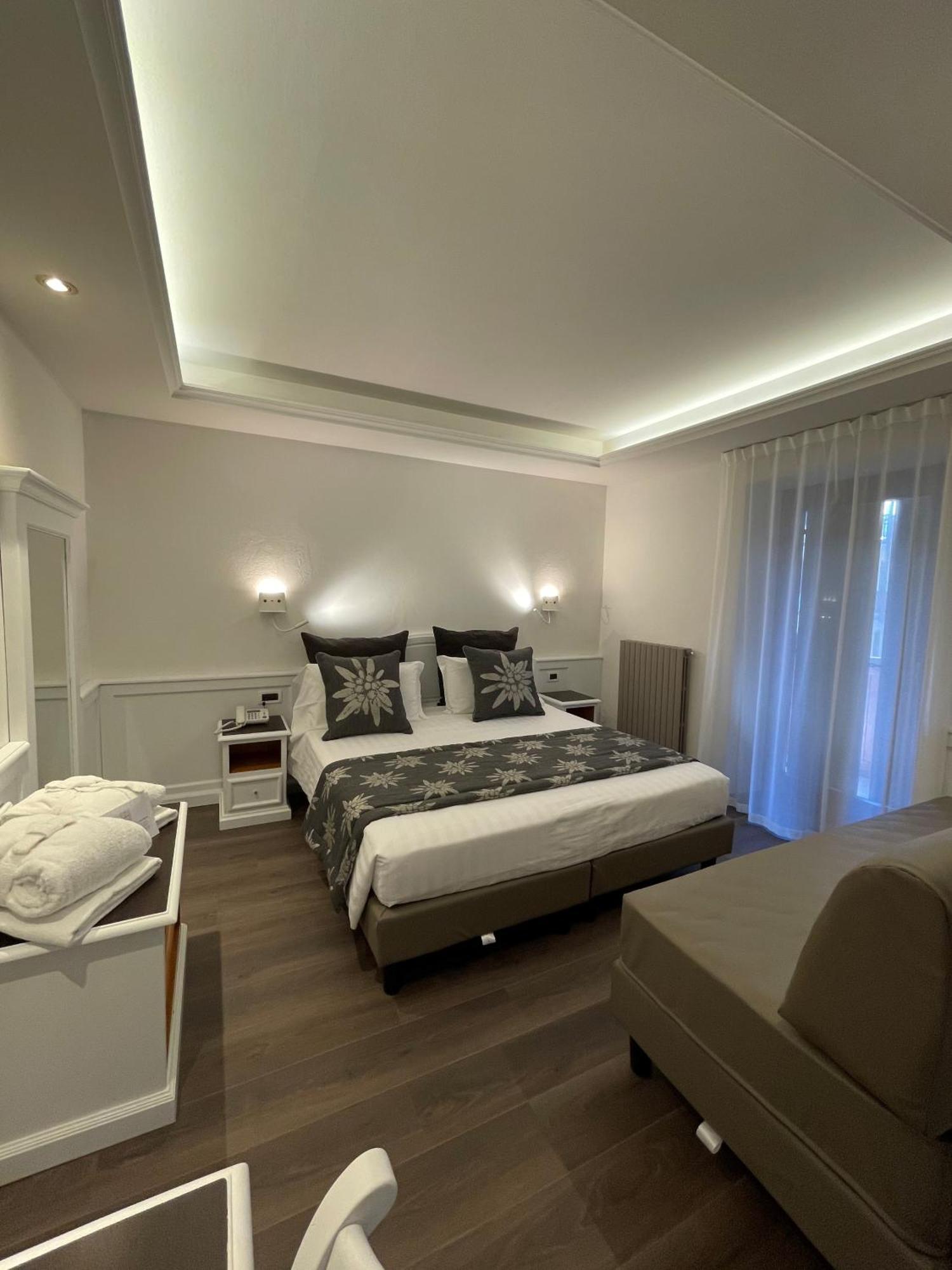 Hotel Isolabella Wellness 피에라디프리미에로 외부 사진