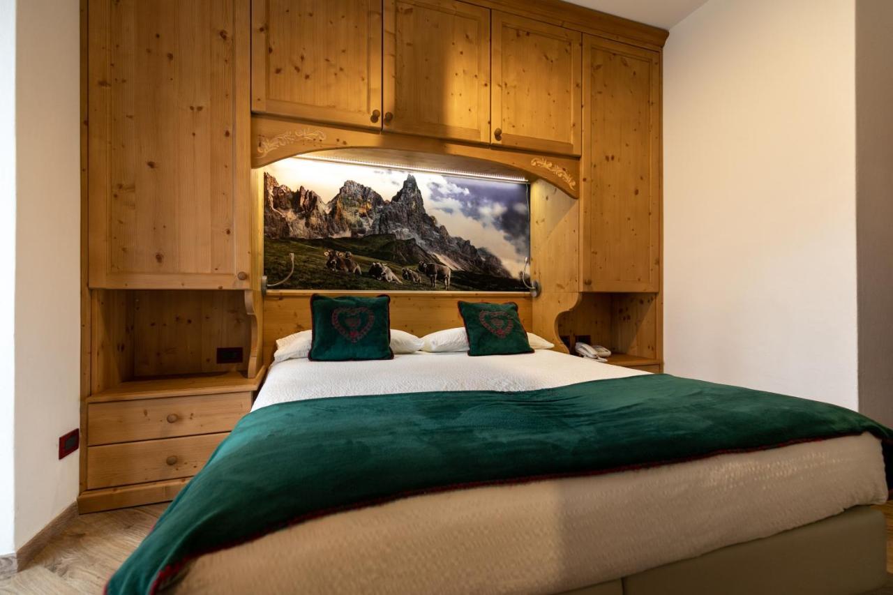 Hotel Isolabella Wellness 피에라디프리미에로 외부 사진